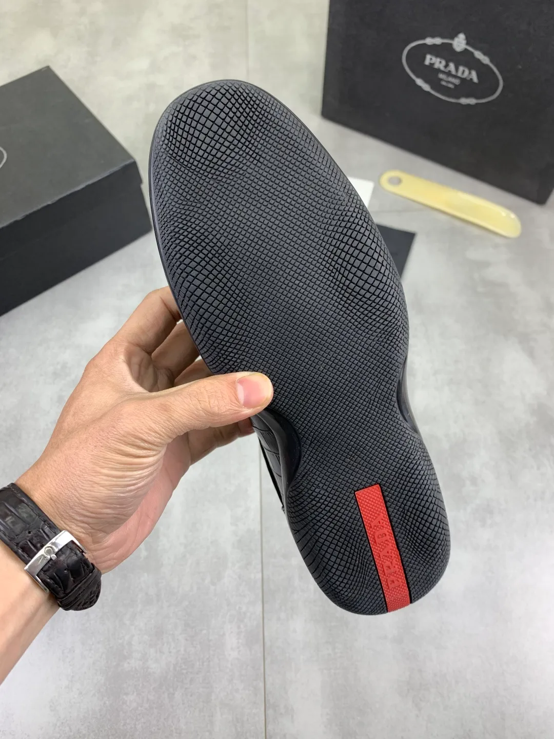 Men's Men's Shoes P400💰[New Style] The latest classic model of high-quality PRADA breathable and comfortable men's shoes has been launched on the official website, 1:1 replica, synchronized in Hong Kong, and on the same catwalk; all made of calfskin with breathable mesh fabric ➕Imported softness Comfortable sheepskin lining, 🍡🍡original rubber outsole, non-slip and wear-resistant; comfortable to wear, attractive style, fine workmanship, and simple and neat shoe last, showing a man's courage and toughness, 👍size 38 to 44; black White 🉑️Choose